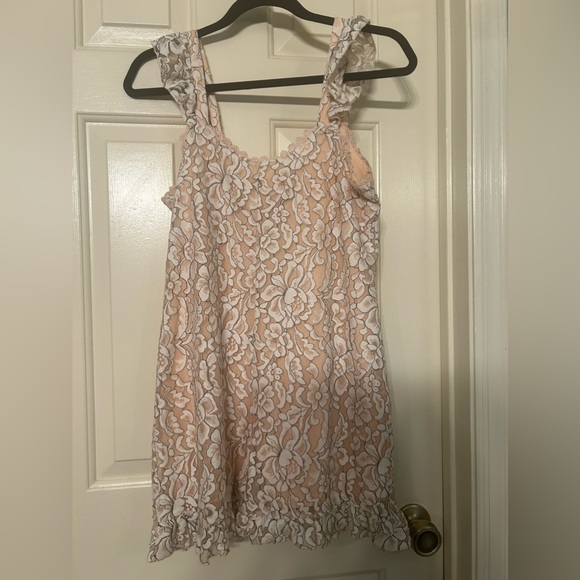 The Cove Sleeveless Floral & Lace Romper size S Peach/Cream color - Picture 4 of 8